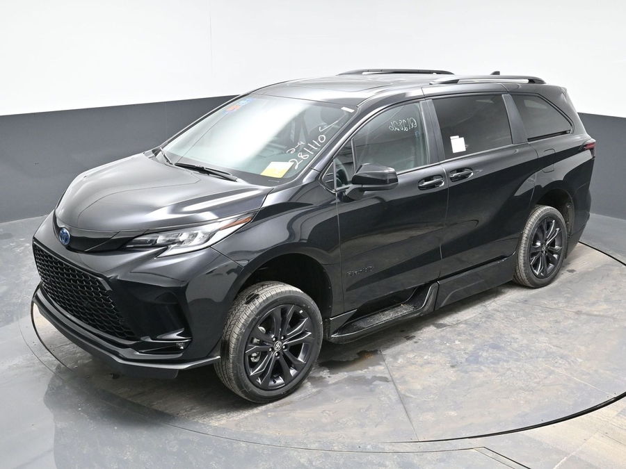 New 2025 Toyota Sienna Hybrid XSE Sport - BraunAbility Side Entry Entry In Floor Automatic Ramp