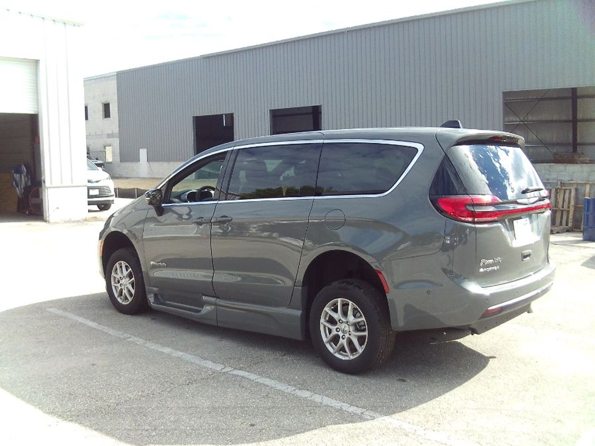 2025 CHRYSLER PACIFICA - Image 5