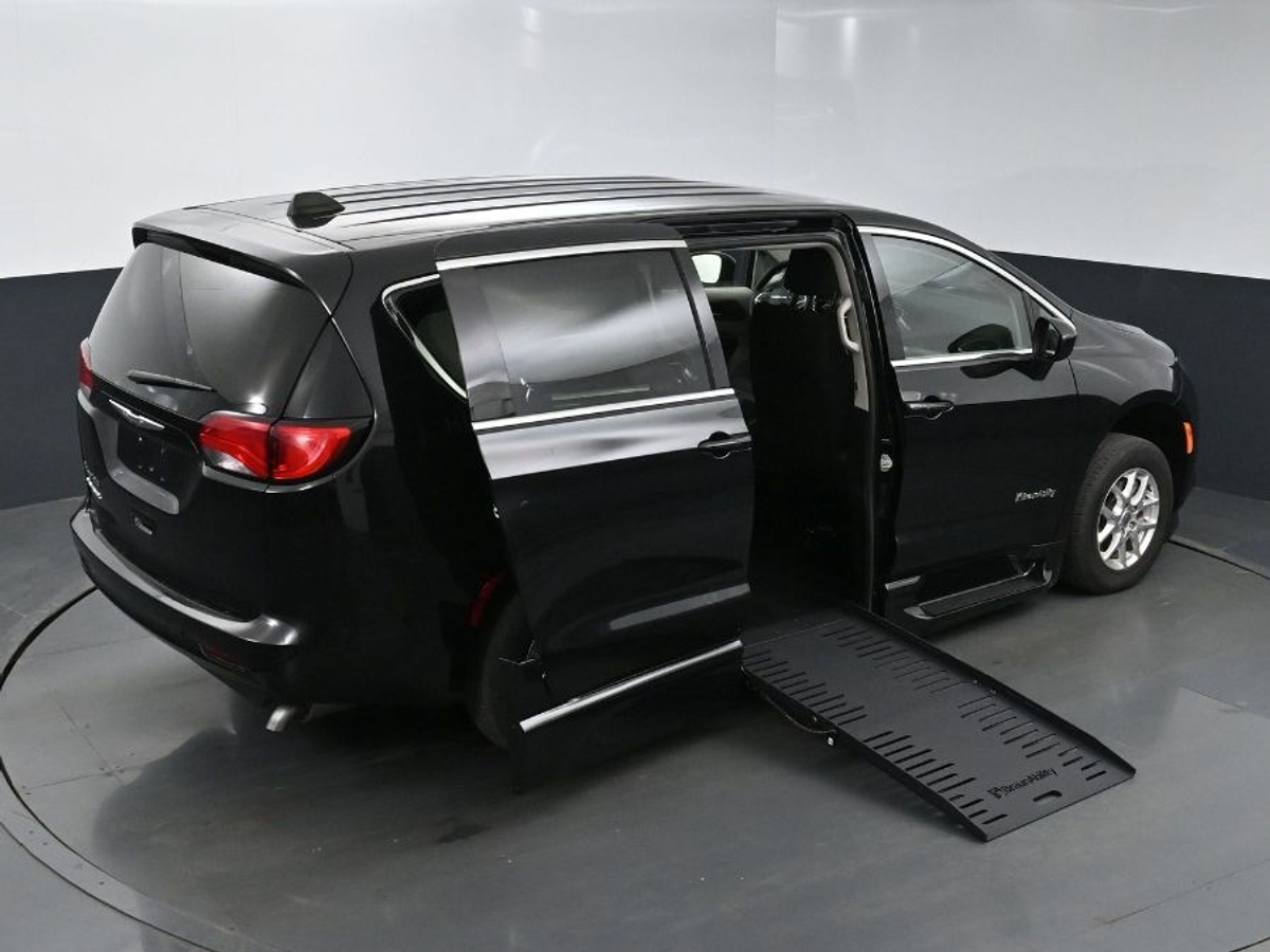 2023 CHRYSLER VOYAGER - Image 25