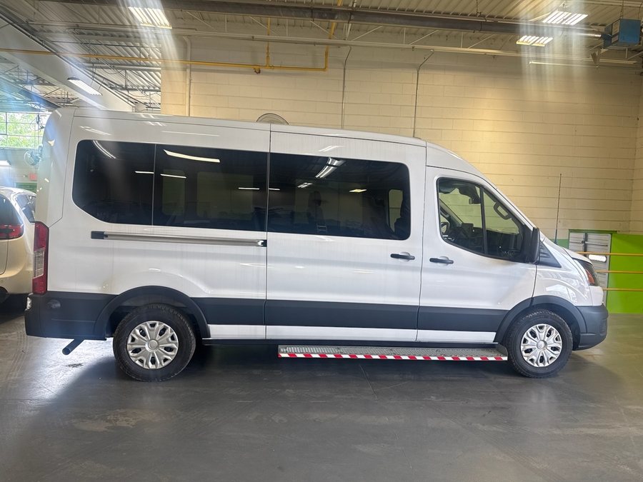 White Ford T350 image number 4