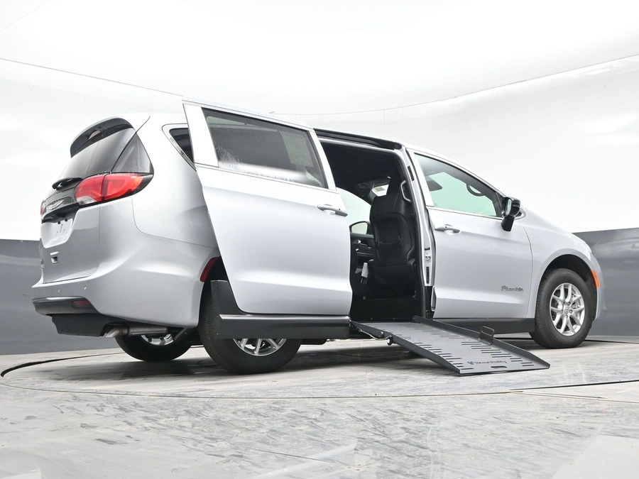 New 2026 Chrysler Voyager LX - BraunAbility Side Entry Entry Fold Out Manual Ramp