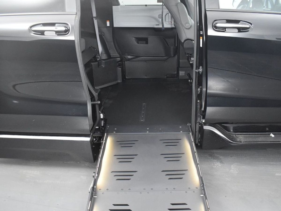 Black Toyota Sienna image number 14