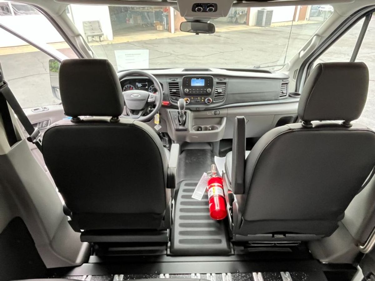 White Ford T350 image number 10