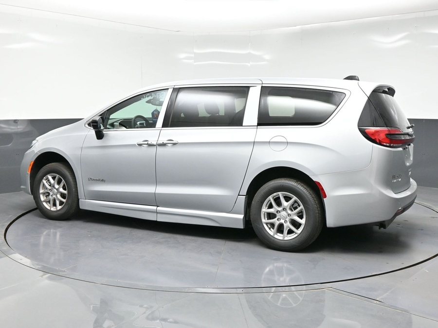 New 2026 Chrysler Pacifica Select - BraunAbility Side Entry Fold Out Automatic Ramp
