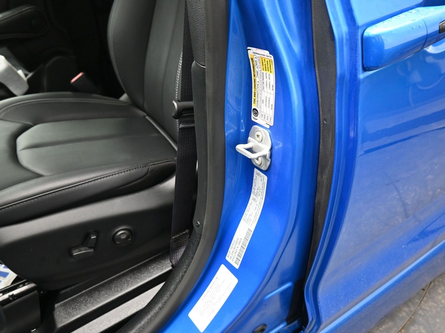 New 2026 Chrysler Pacifica Select Sport - BraunAbility Side Entry Entry In Floor Automatic Ramp