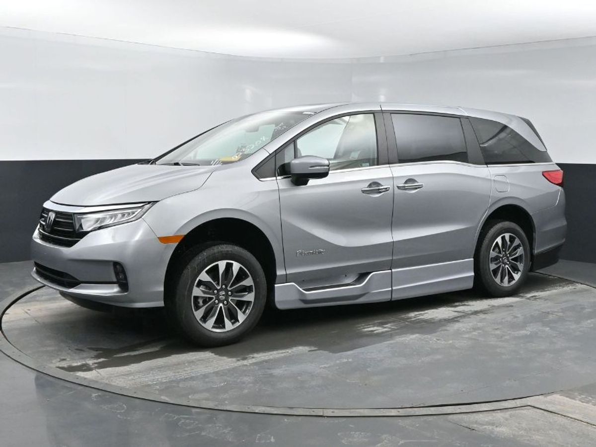 2024 Honda Odyssey EX-L - Photo 4