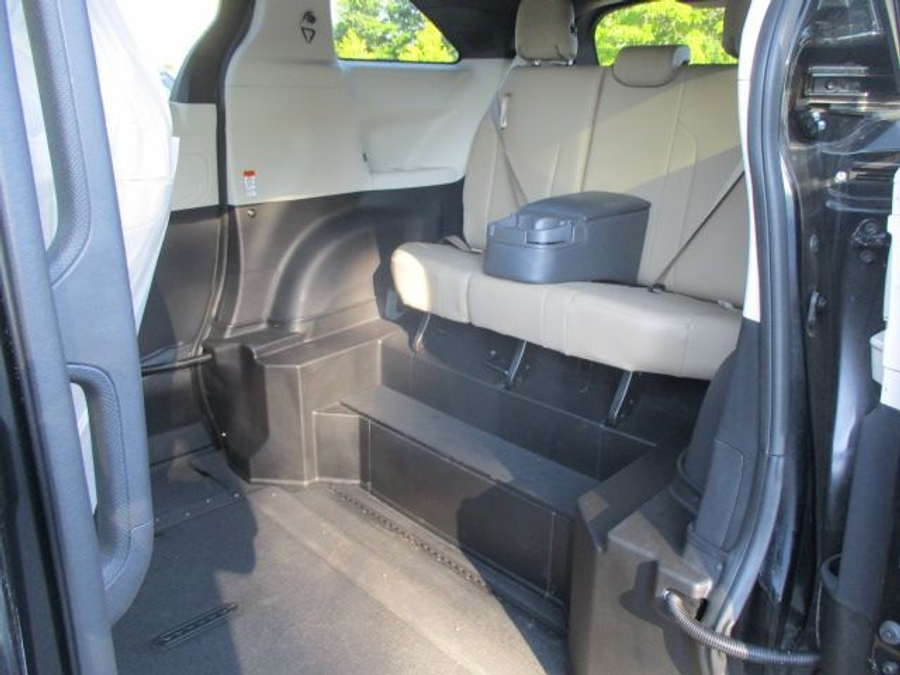 Black Toyota Sienna image number 12