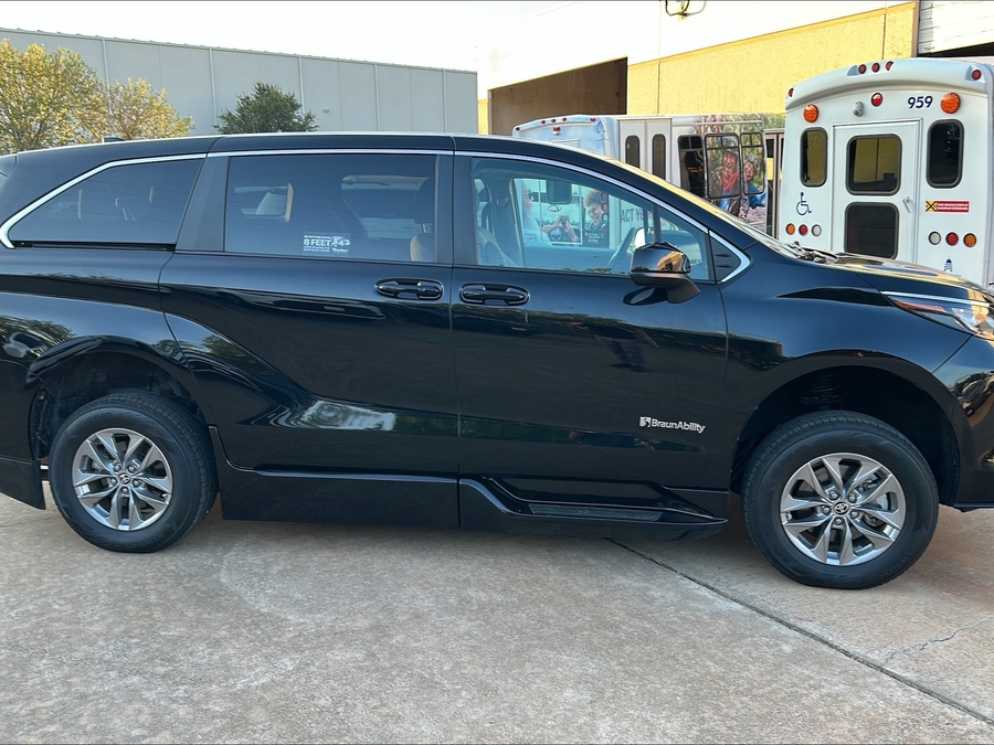 Used 2024 Toyota Sienna Hybrid LE Base - BraunAbility Side Entry Fold Out Automatic Ramp