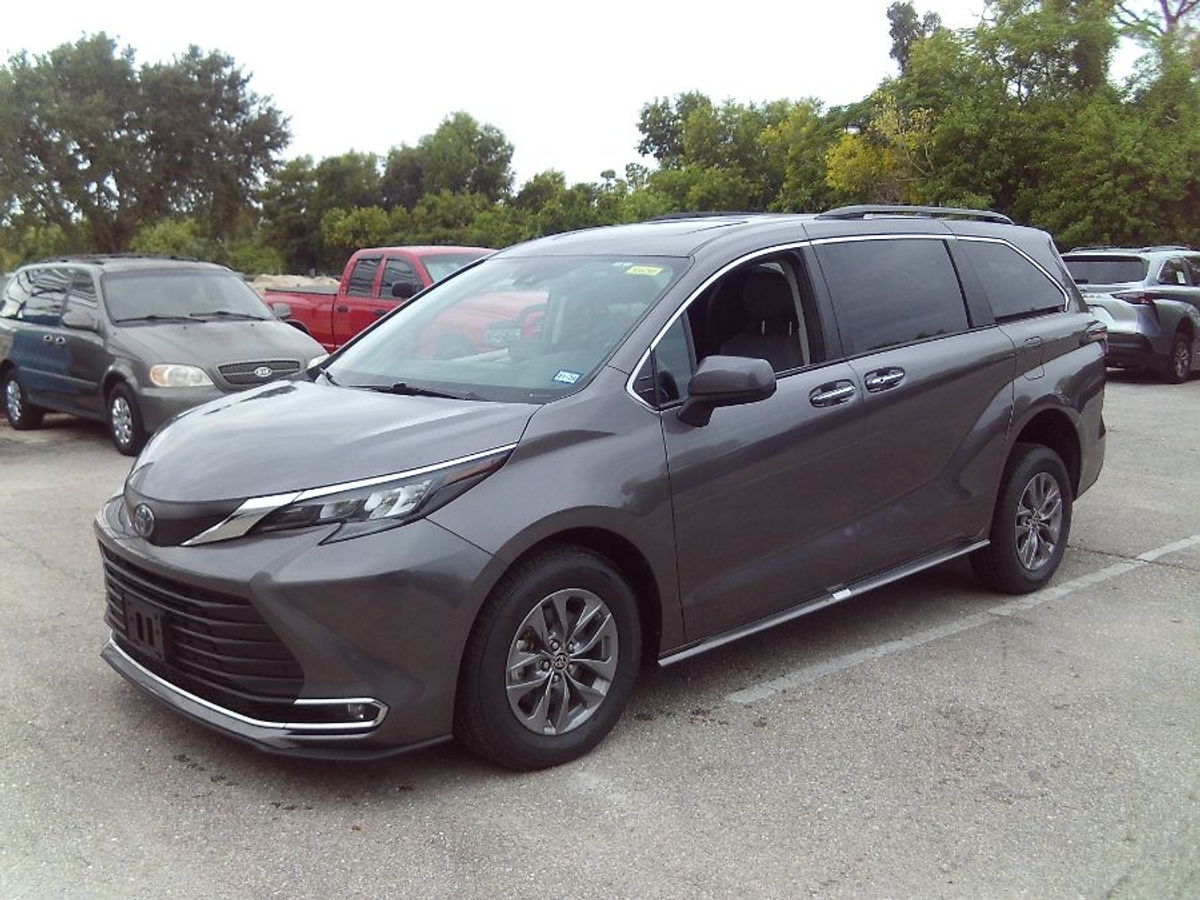 2024 TOYOTA SIENNA - Image 3