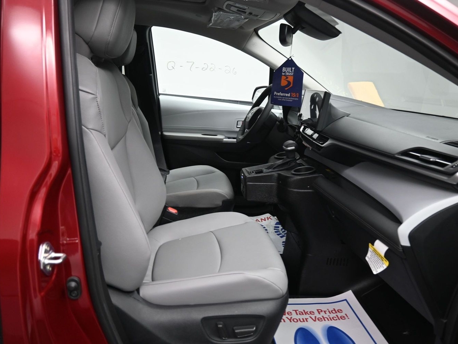 New 2026 Toyota Sienna Hybrid XLE Base - BraunAbility Side Entry In Floor Automatic Ramp