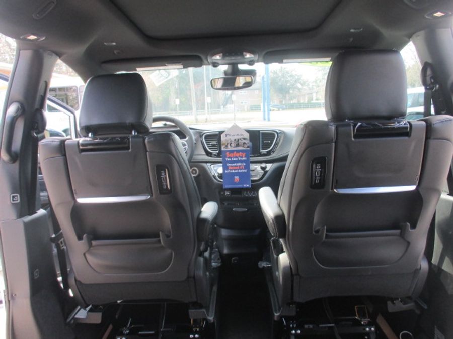 White Chrysler Pacifica image number 7