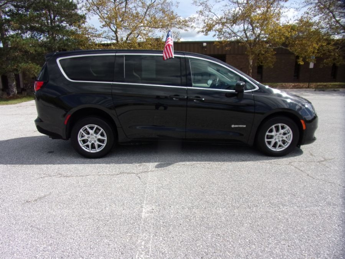 2024 CHRYSLER VOYAGER - Image 8