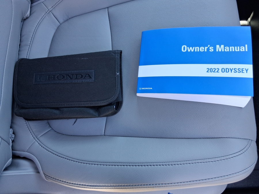 Grey Honda Odyssey image number 22