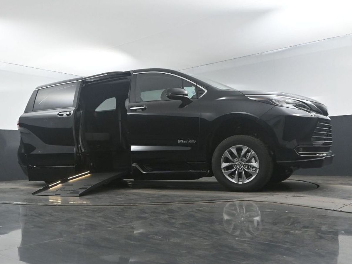 2025 TOYOTA SIENNA - Image 19