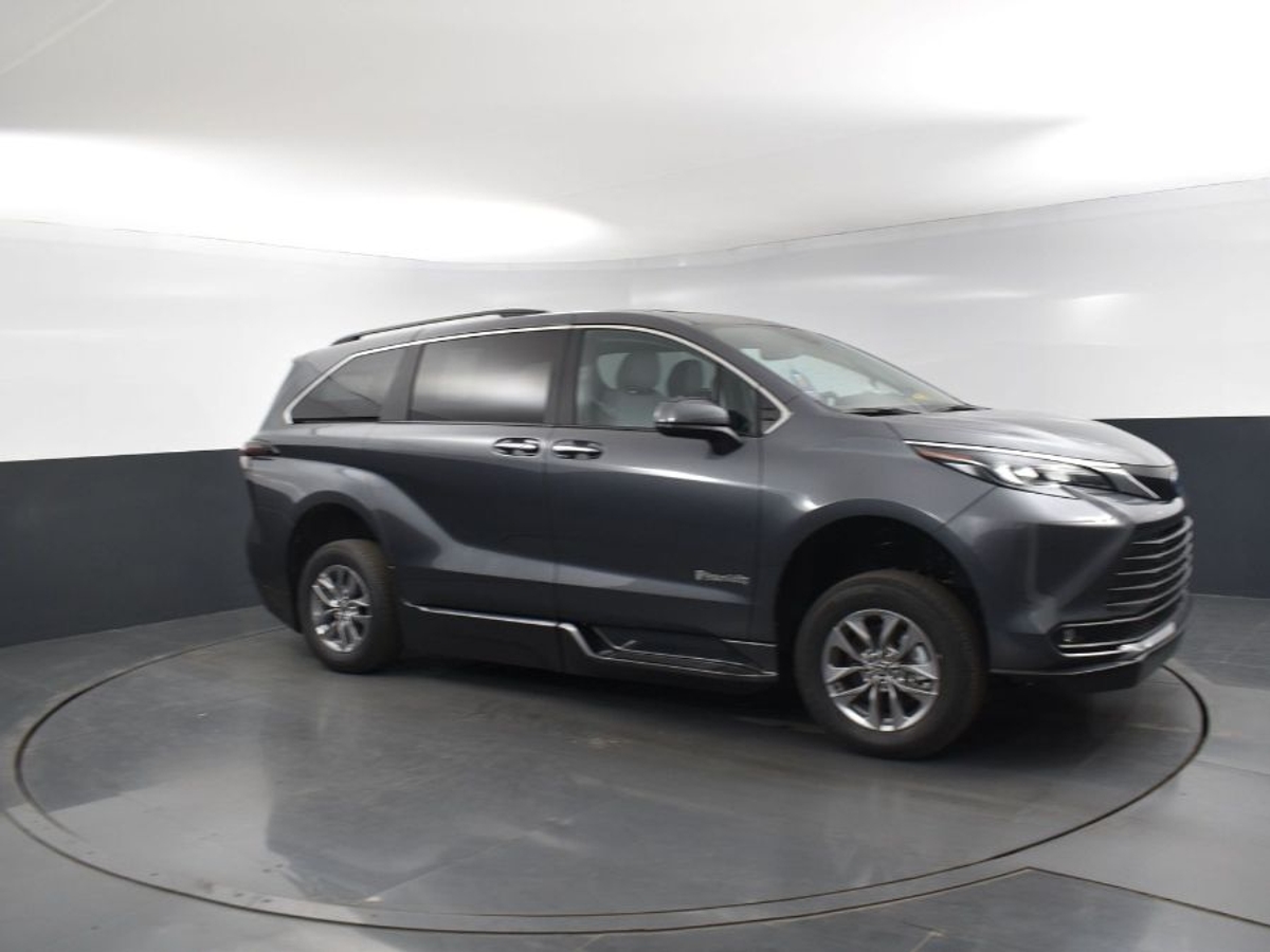 2025 TOYOTA SIENNA - Image 18