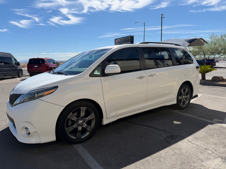 Used 2015 Toyota Sienna SE - Freedom Rear Entry Fold Out Automatic Ramp