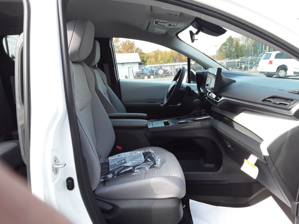 2025 TOYOTA SIENNA - Image 15