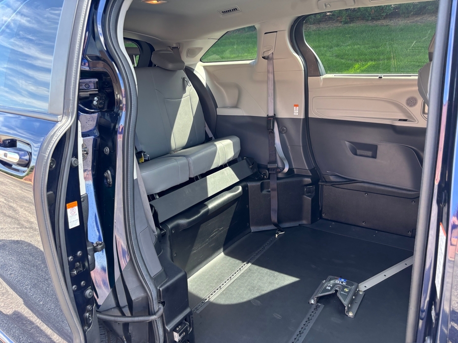 Used 2023 Toyota Sienna Hybrid XLE Plus - BraunAbility Side Entry Fold Out Automatic Ramp