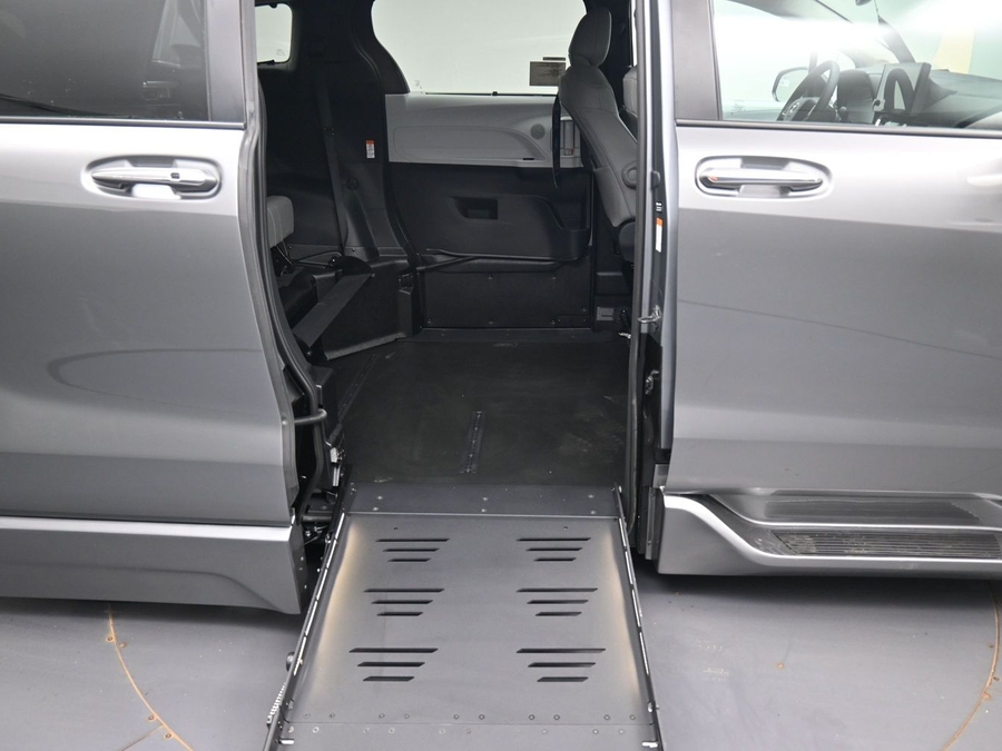 New 2026 Toyota Sienna Hybrid XLE Add - BraunAbility Side Entry Fold Out Automatic Ramp