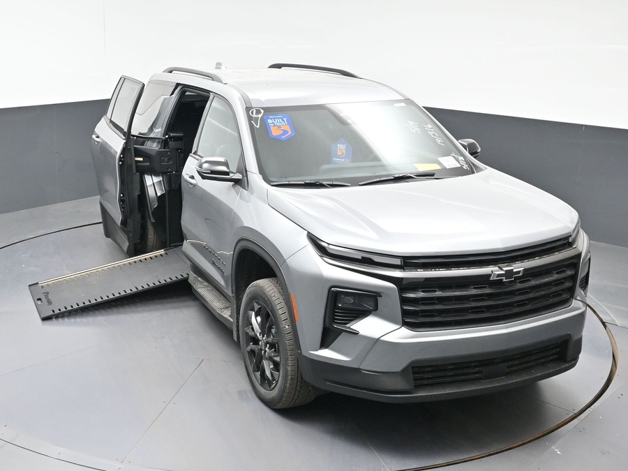 New 2026 Chevrolet Traverse 1LT Midnight - BraunAbility Side Entry Entry In Floor Automatic Ramp
