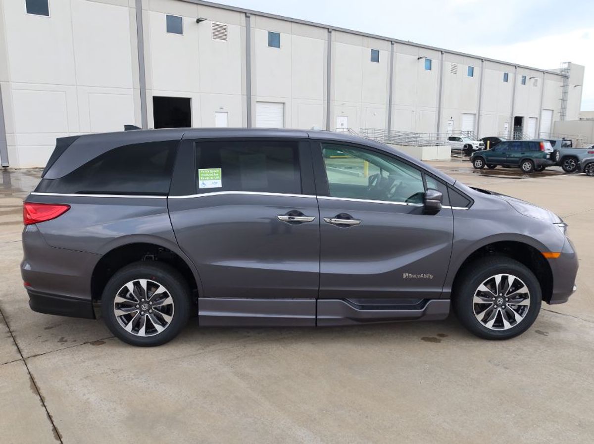 Grey Honda Odyssey image number 4