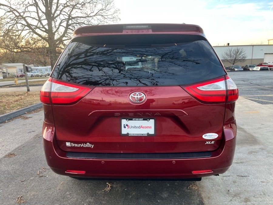 Used 2015 Toyota Sienna XLE - BraunAbility Side Entry Entry Fold Out Automatic Ramp