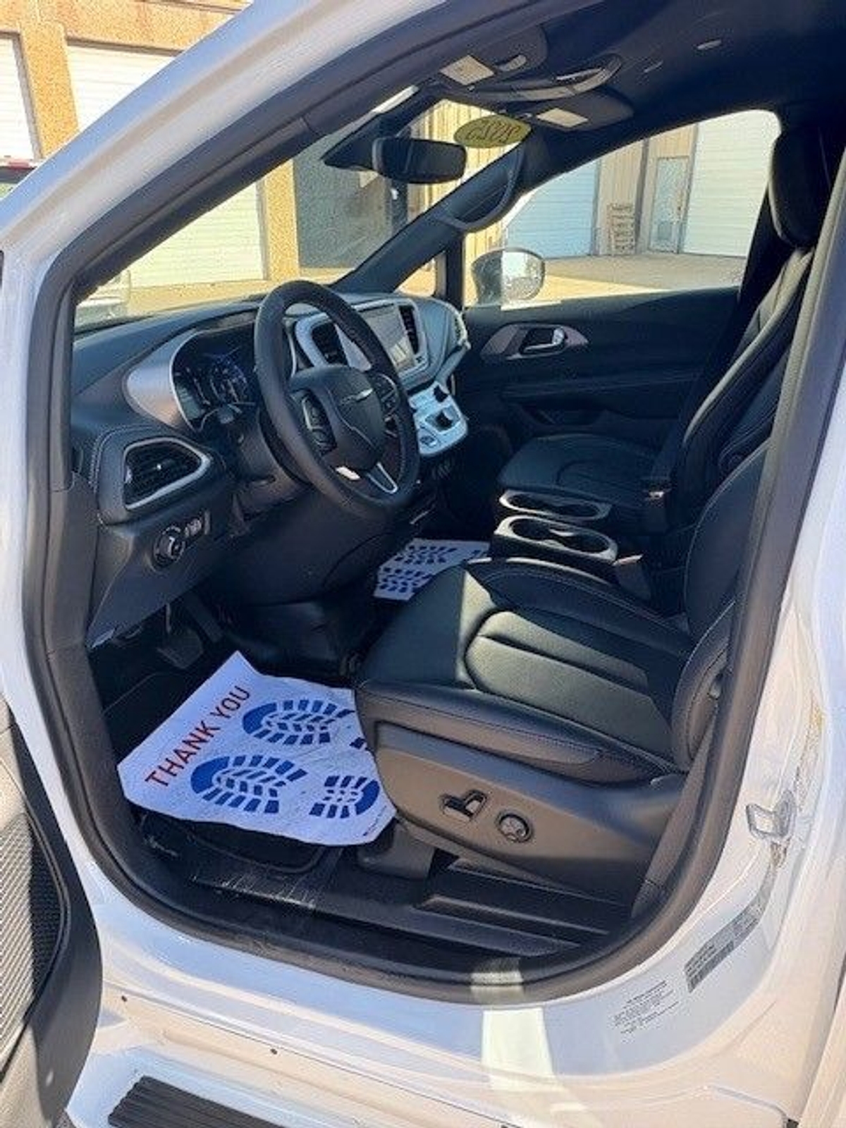 2025 CHRYSLER PACIFICA - Image 9