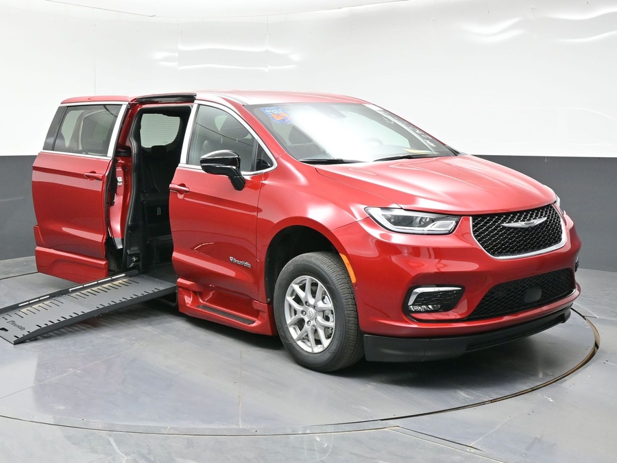 2026 Chrysler Pacifica's photo