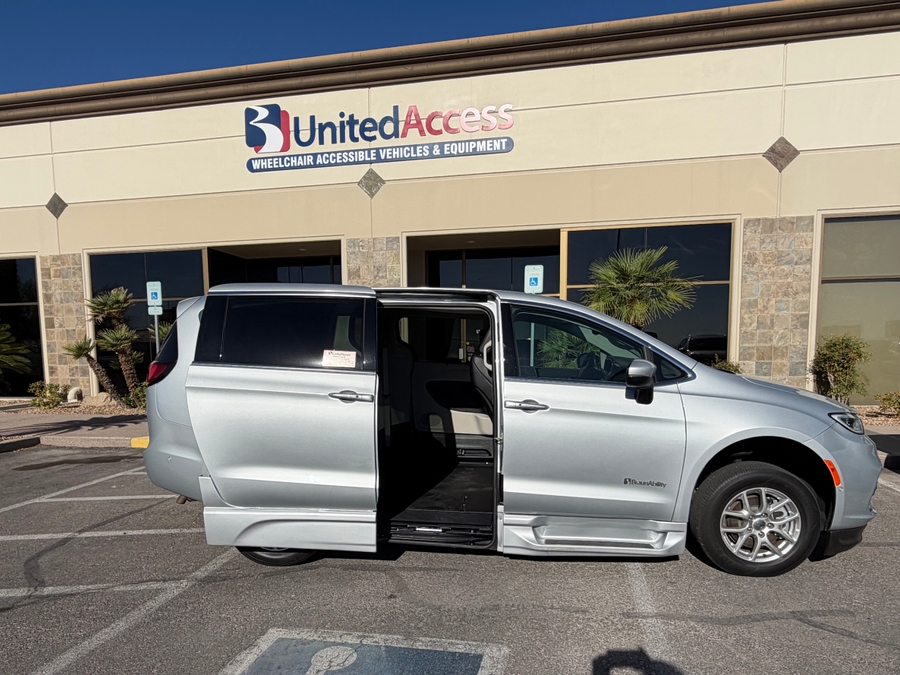 Used 2023 Chrysler Pacifica Touring L - BraunAbility Side Entry In Floor Automatic Ramp