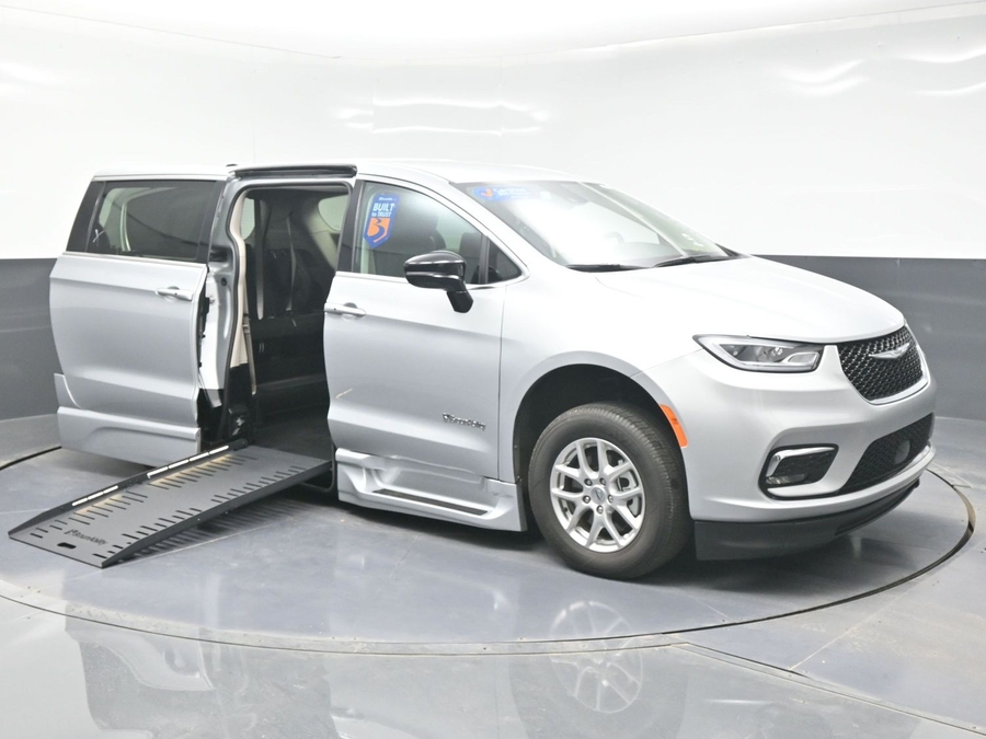 Used 2024 Chrysler Pacifica Touring L - BraunAbility Side Entry Entry Fold Out Automatic Ramp