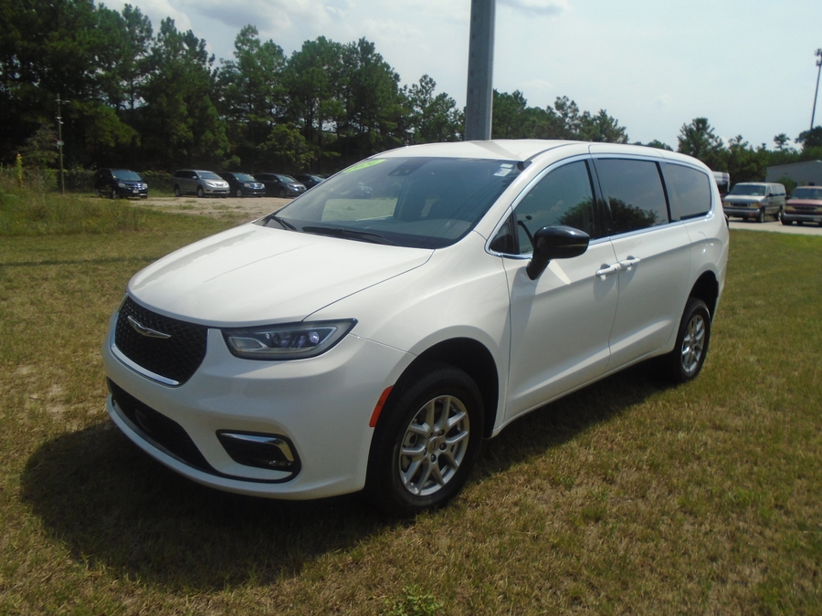 White Chrysler Pacifica image number 9