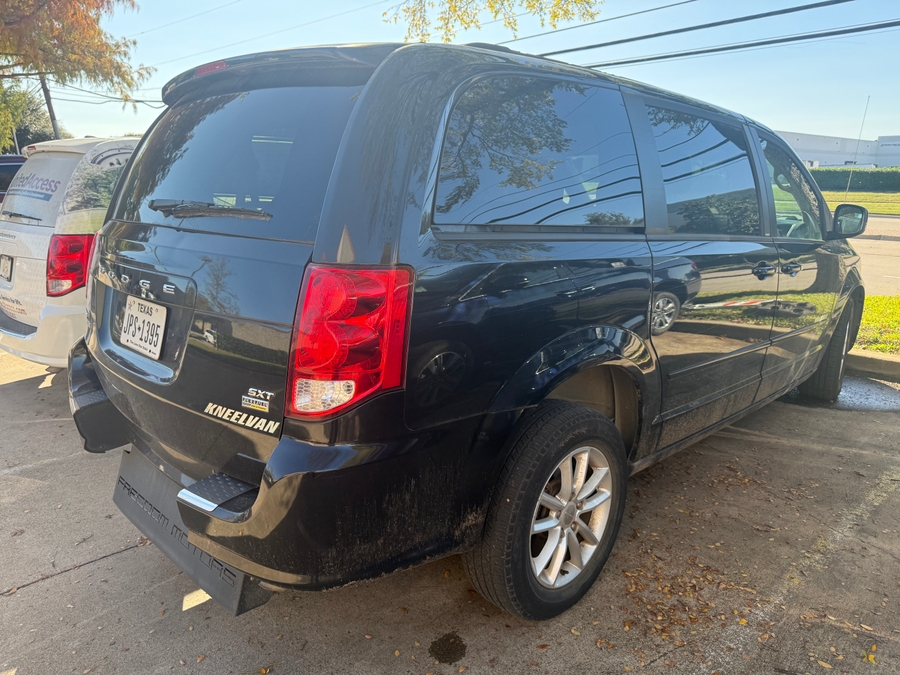 Used 2014 Dodge Grand Caravan SXT - FRE Rear Entry Entry Fold Out Automatic Ramp