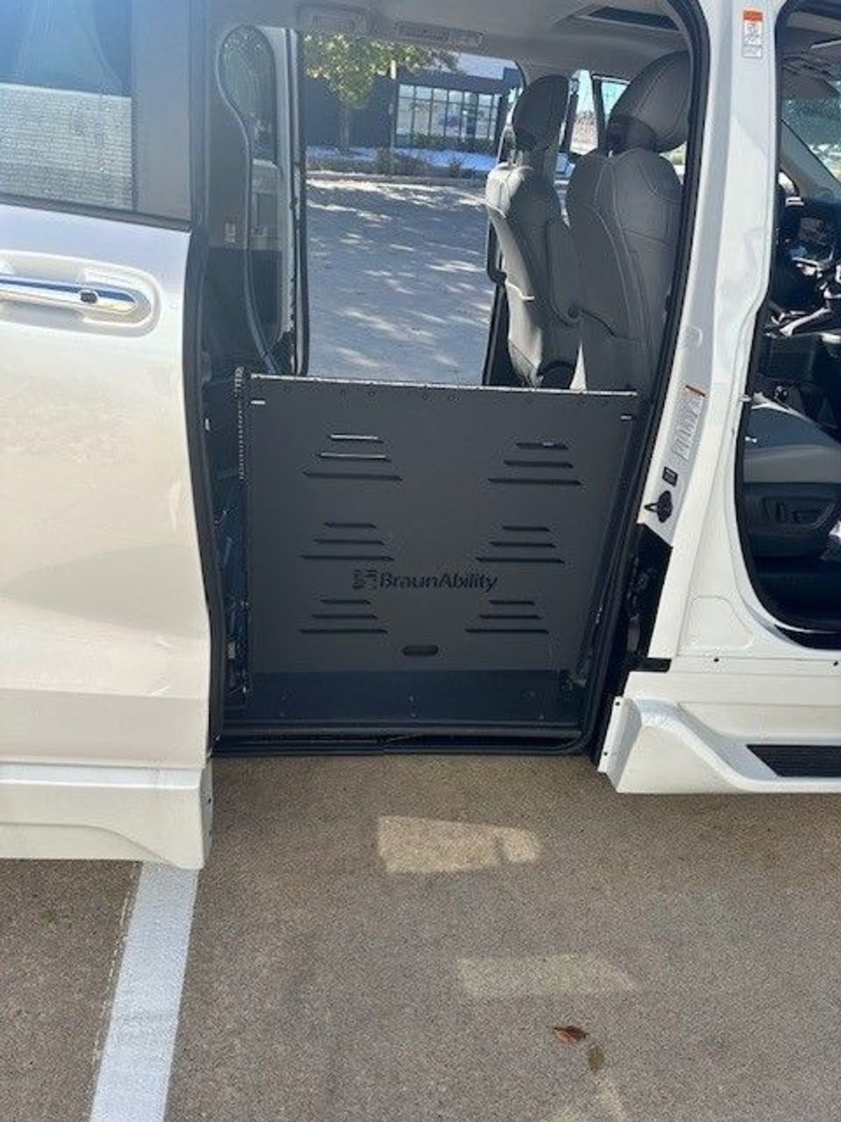 2023 Toyota Sienna XLE - Photo 10