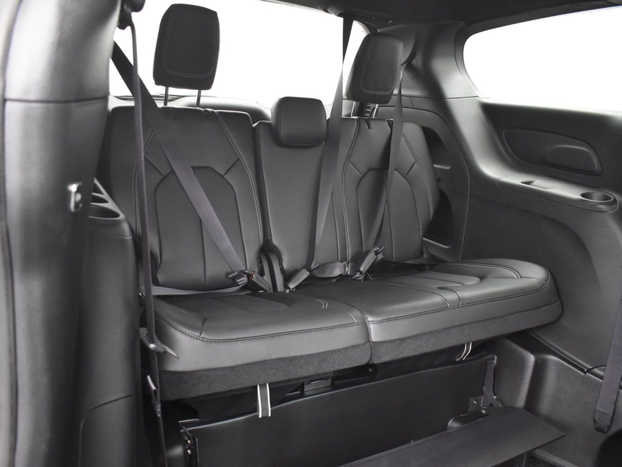 New 2026 Chrysler Pacifica Select Sport - BraunAbility Side Entry Entry In Floor Automatic Ramp