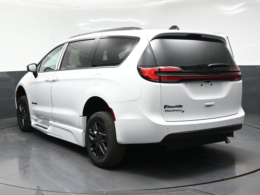 New 2027 Chrysler Pacifica Select Sport - BraunAbility Side Entry Fold Out Automatic Ramp
