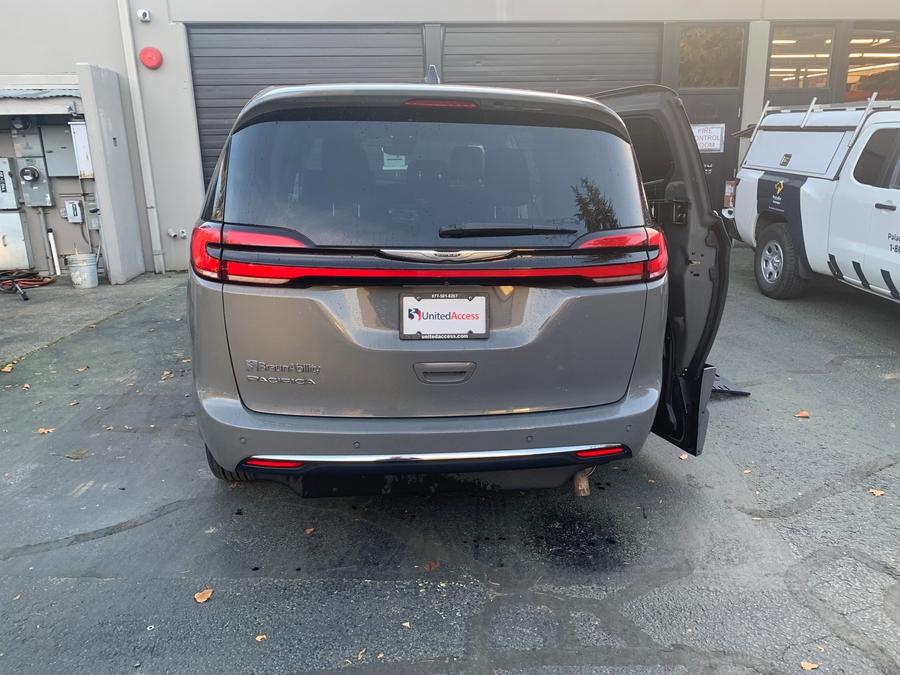Used 2023 Chrysler Pacifica Touring L Safety - BraunAbility Side Entry In Floor Automatic Ramp