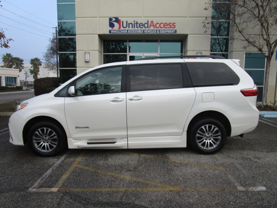 Used 2020 Toyota Sienna XLE Base - BraunAbility Side Entry Entry Fold Out Automatic Ramp