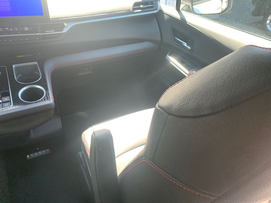 New 2025 Toyota Sienna Hybrid XLE Plus - VMI Side Entry Entry In Floor Automatic Ramp