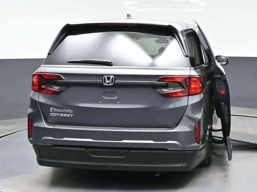 Grey Honda Odyssey image number 3