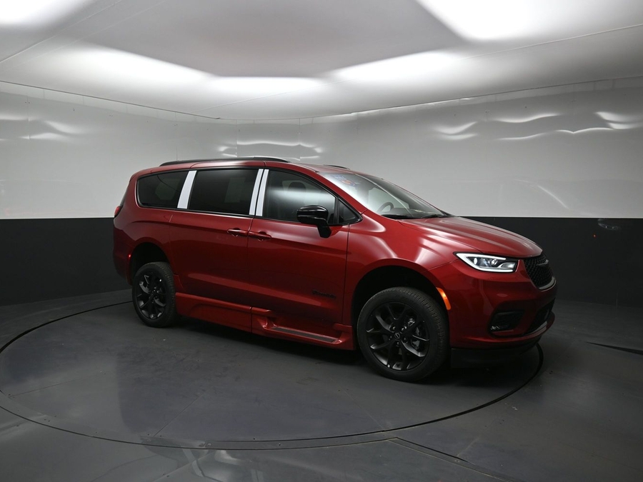 New 2026 Chrysler Pacifica Select Sport - BraunAbility Side Entry Fold Out Automatic Ramp