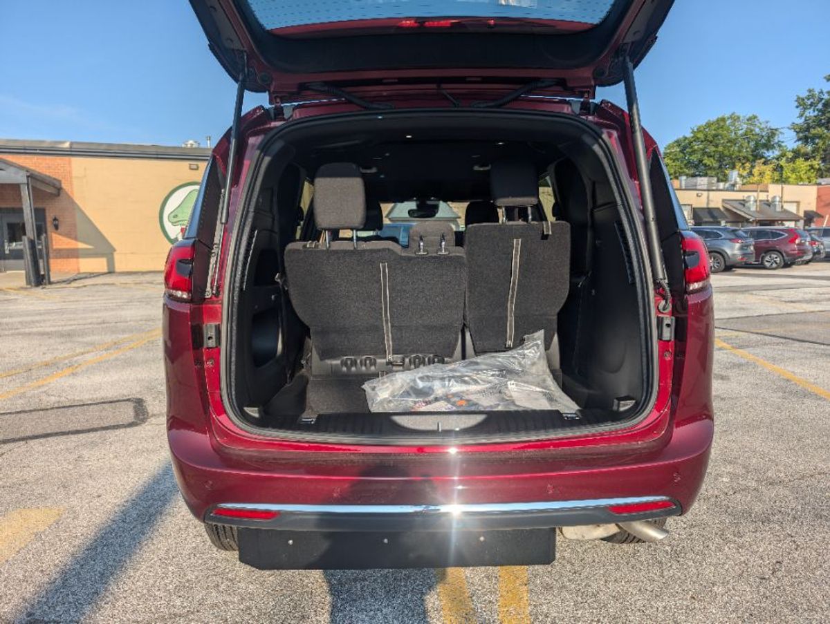 2023 CHRYSLER PACIFICA - Image 18