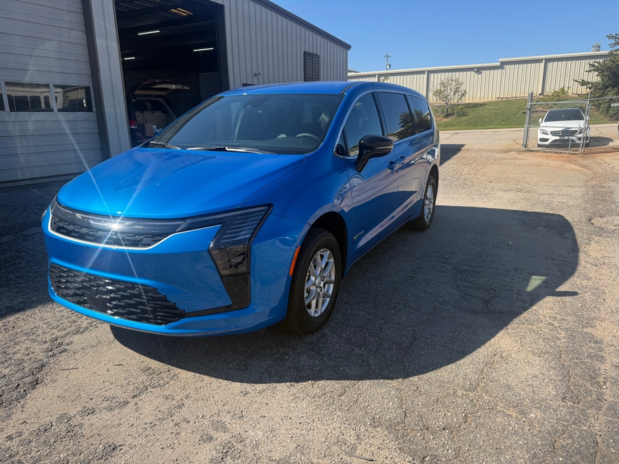 Blue Chrysler Pacifica image number 11