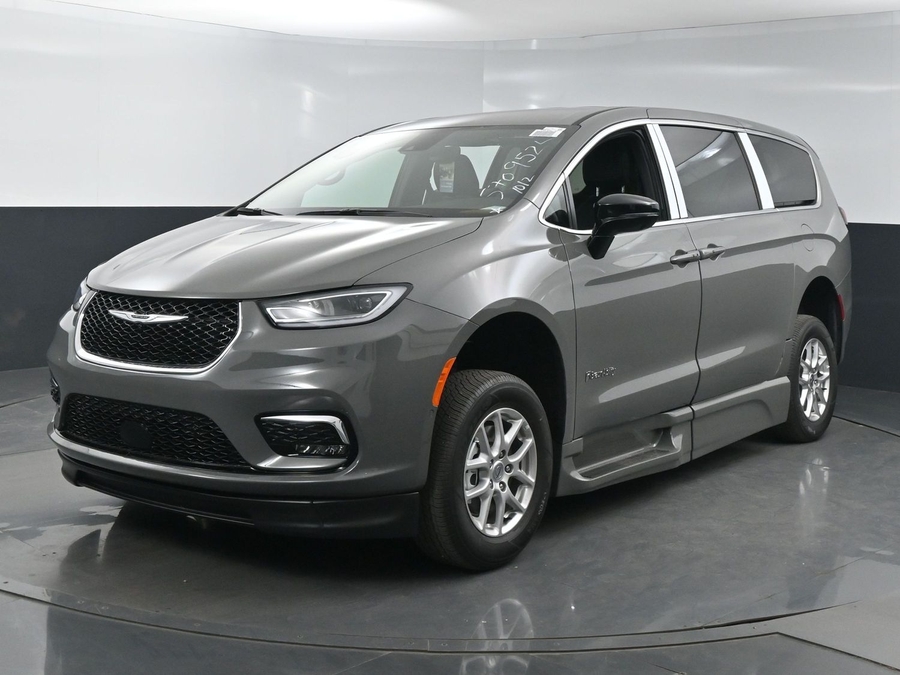 New 2025 Chrysler Pacifica Select Safety - BraunAbility Side Entry Entry Fold Out Automatic Ramp