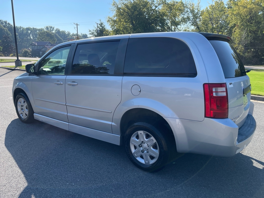 Silver Dodge Grand Caravan image number 3