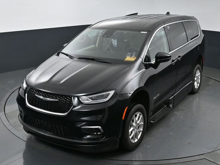 Used 2024 Chrysler Pacifica Touring L - BraunAbility Side Entry Entry Fold Out Automatic Ramp