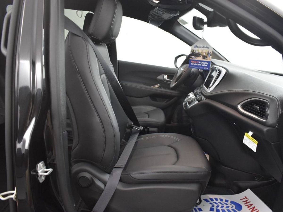 2025 CHRYSLER PACIFICA - Image 9