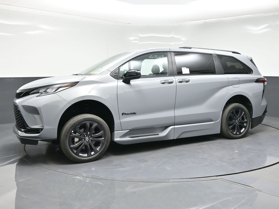 New 2026 Toyota Sienna XSE Sport - BraunAbility Side Entry In Floor Automatic Ramp