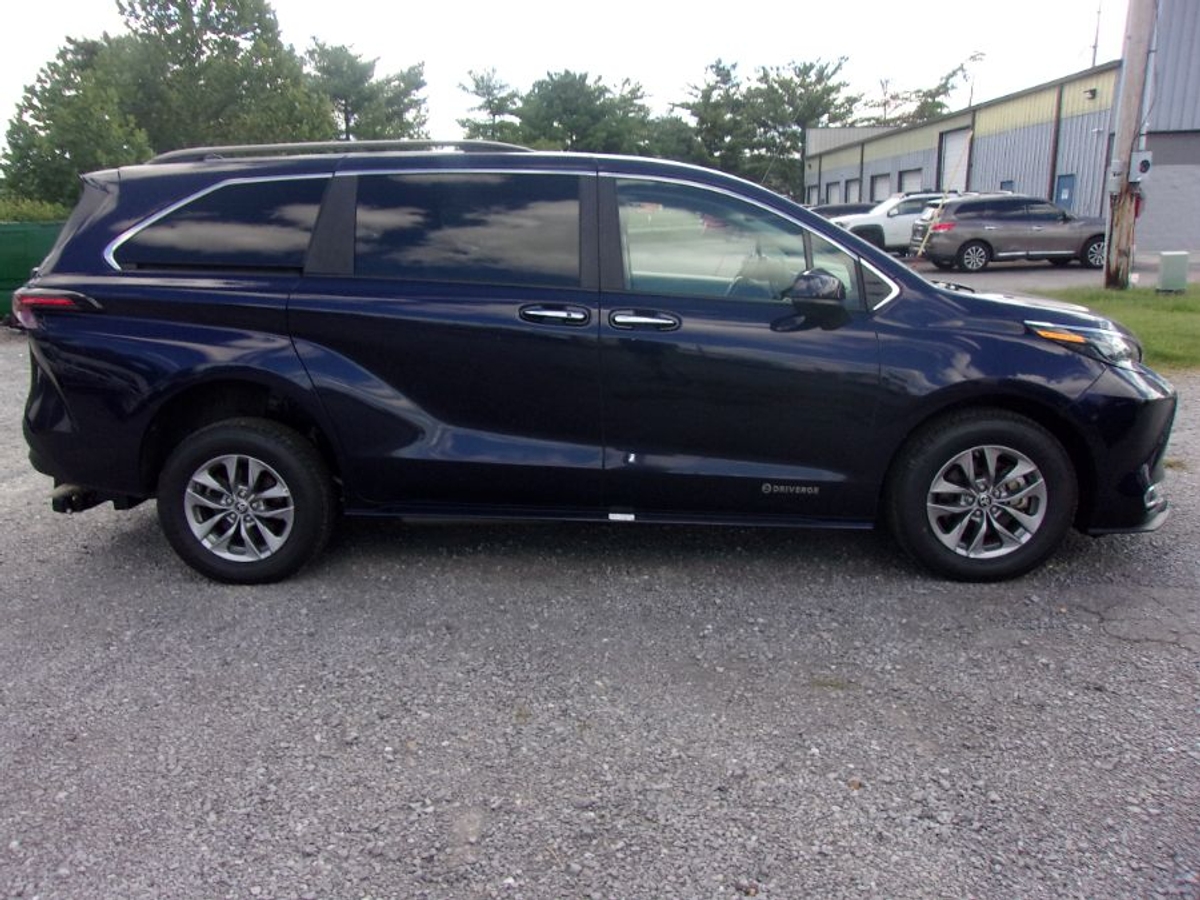 2024 TOYOTA SIENNA - Image 6