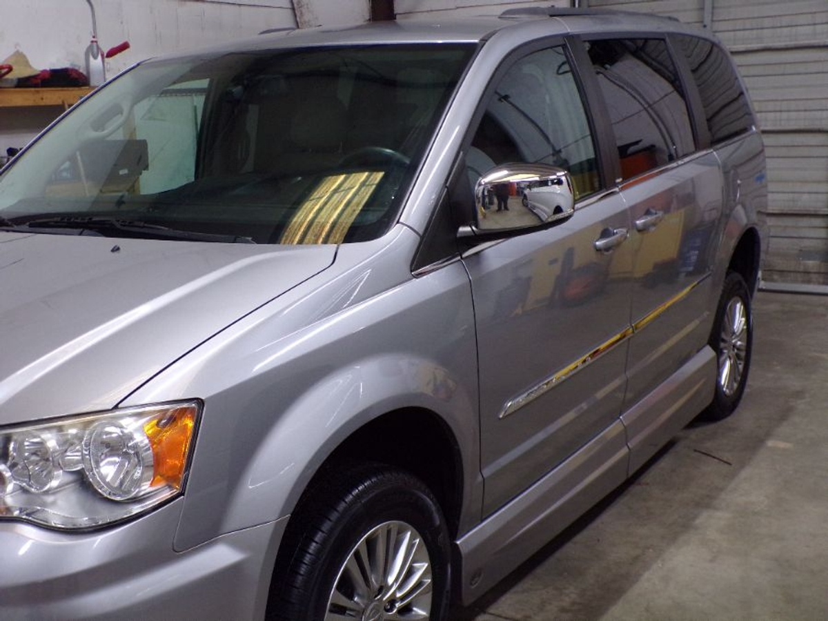 2013 CHRYSLER TOWN AND COUNTRY - Image 3