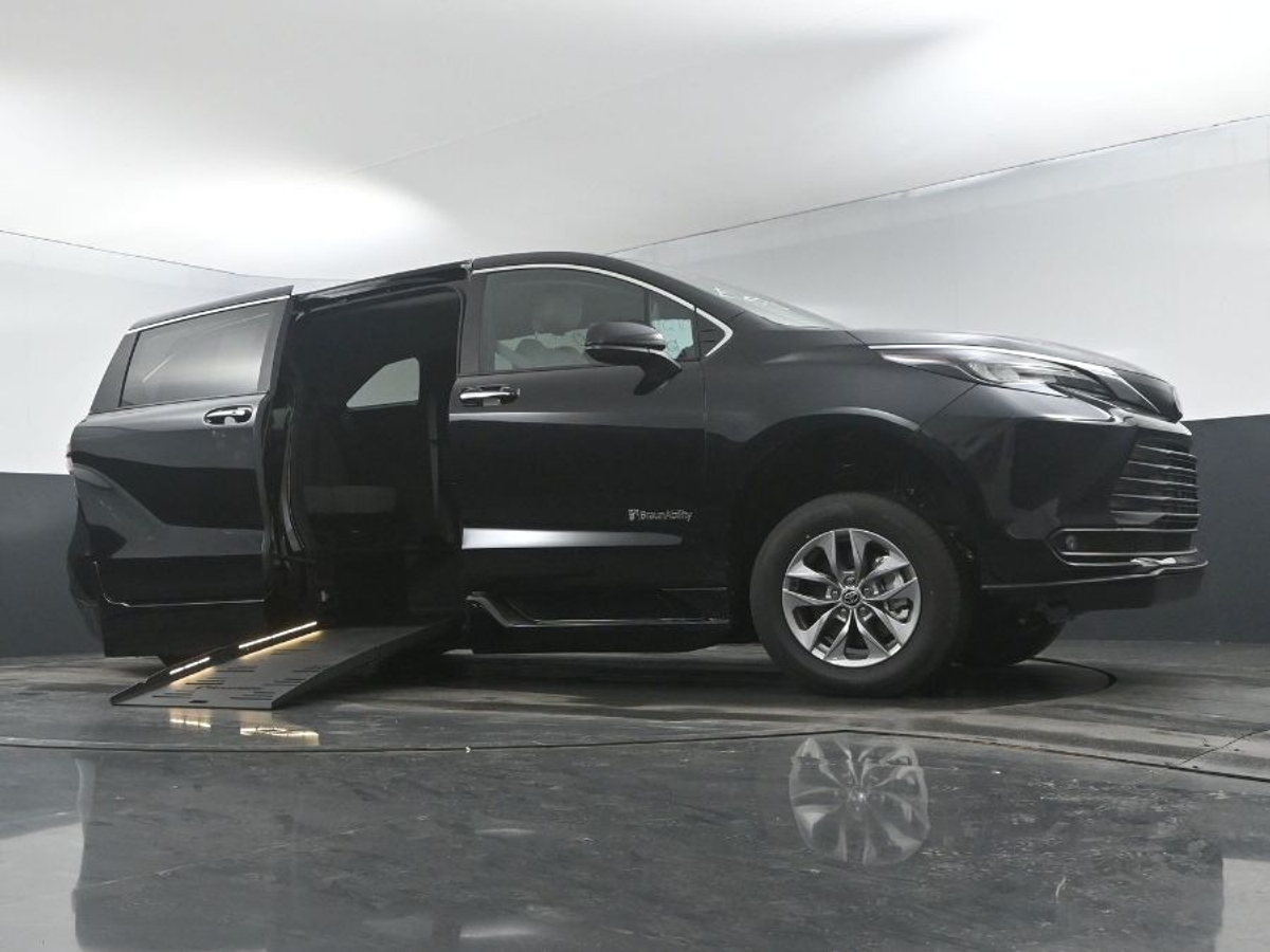 2025 TOYOTA SIENNA - Image 13